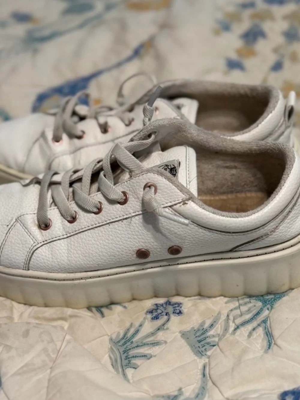 N/A white textured